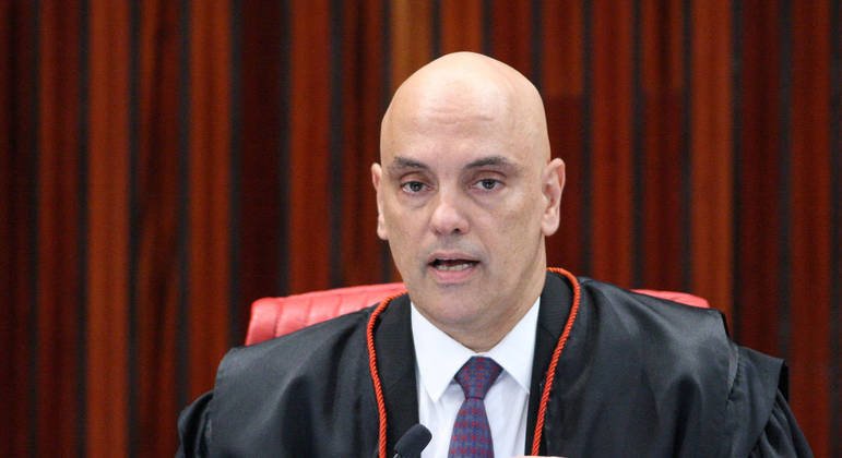 Ministro Alexandre de Moraes, do STF, dá 24 horas para redes sociais bloquearem perfis do PCO