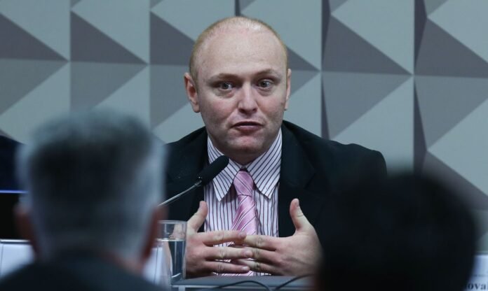 Delgatti aceita fazer acareação com Bolsonaro para comprovar denúncias