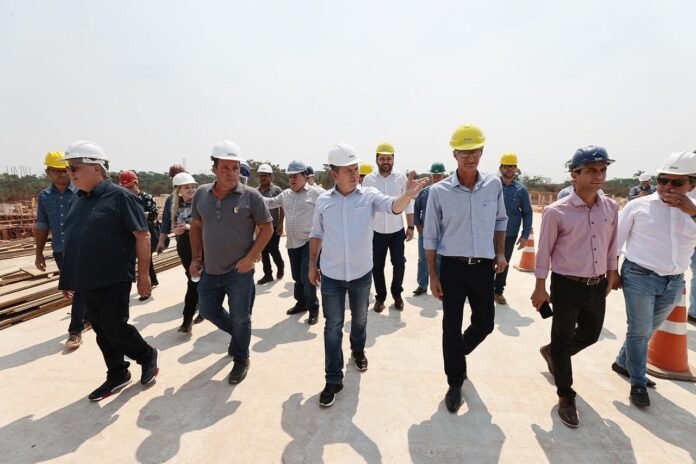 Prefeitos destacam avanços Depois de 40 anos de esquecimento, estamos vivendo o desenvolvimento promovido pelo Governo