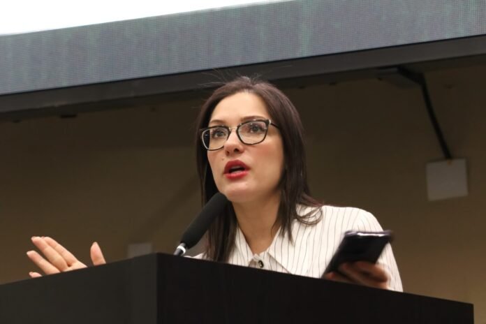 Projeto de Janaina visa garantir que mulheres e crianças vítimas de violência doméstica e sexual sejam periciadas por mulheres