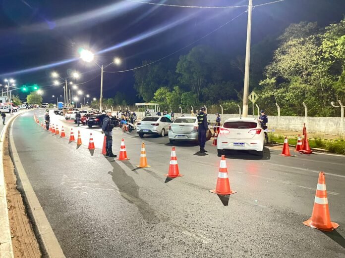 Operação Lei Seca prende oito motoristas por embriaguez ao volante e confecciona 81 multas