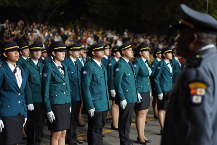 Polícia Militar realiza formatura de 519 alunos das Escolas Tiradentes de Cuiabá e Várzea Grande