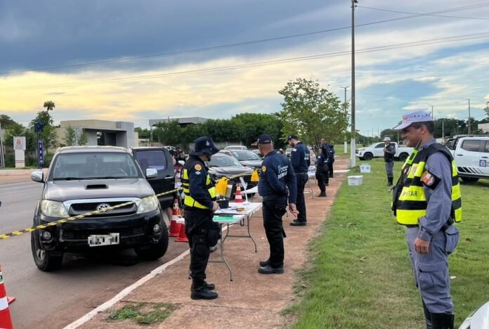 Fiscalização prende seis motoristas alcoolizados em Várzea Grande na tarde deste domingo (17)