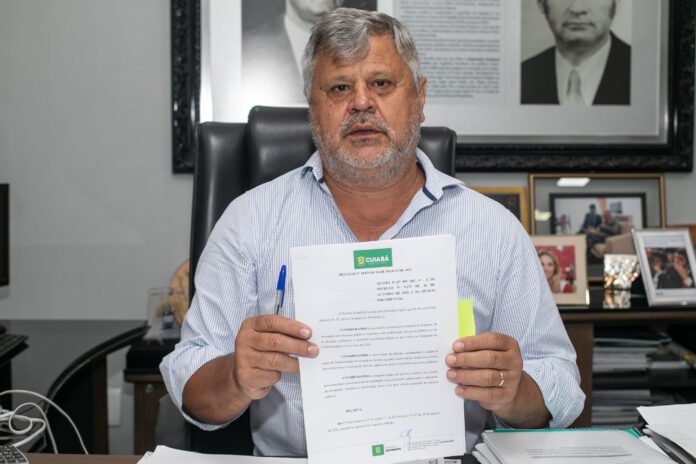 Prefeito assina decreto que possibilitará economia de R$ 2 milhões nos cofres públicos todos os meses