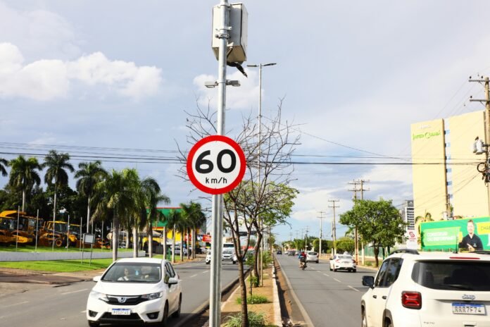 Semob informa que o período educativo de fiscalização eletrônica na Avenida Miguel Sutil foi encerrado