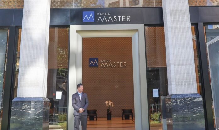 banco master fachada